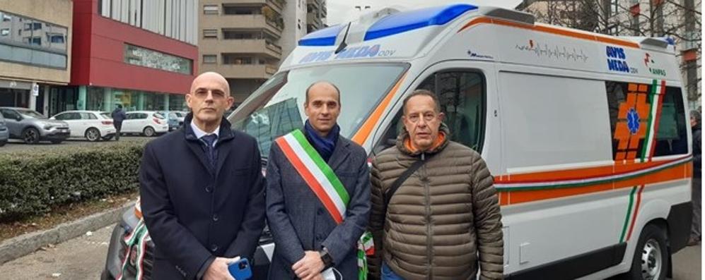 da sinistra Mario Colombo, direttore generale dell'Auxologico, il sindaco di Meda Luca Santambrogio e Renato Nobili, presidente di Avis Meda