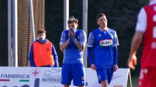 La disperazione finale di Roberto Marino e Gioacchino Galeotafiore (foto Luca Rossini e Fabio Pelliccia-pagina Facebook Seregno calcio)
