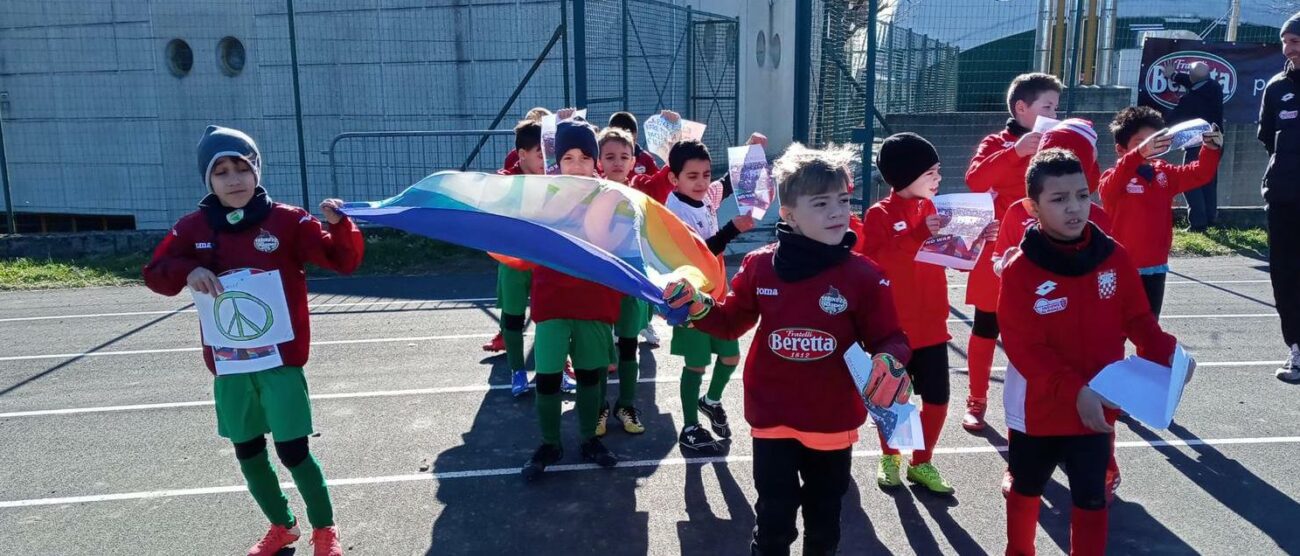 I bambini della Accademia Calcio Sovico contro la guerra