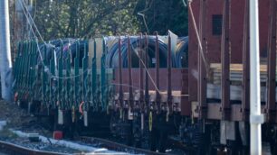 Stazione Seregno deragliamento treno merci su binario dedicato circolazione interrotta