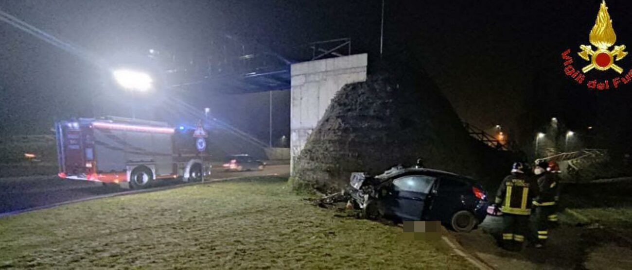 Monza incidente stradale viale Stucchi domenica 6 febbraio - foto Vigili del fuoco