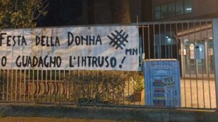 Vimercate striscione contro Luxuria