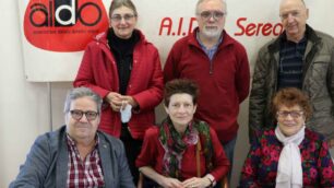 I componenti del direttivo Aido di Seregno: Giusy Cattaneo, Maurizio Salgarella, Luciano Ferrario seduti Antonio Topputo, Lidia Marani e Teresina Mariani