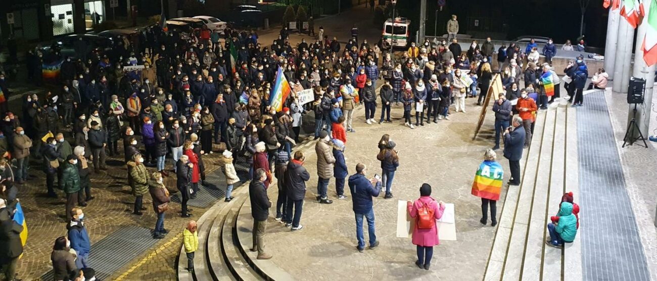 Agrate presidio per la  pace in  piazza San Paolo