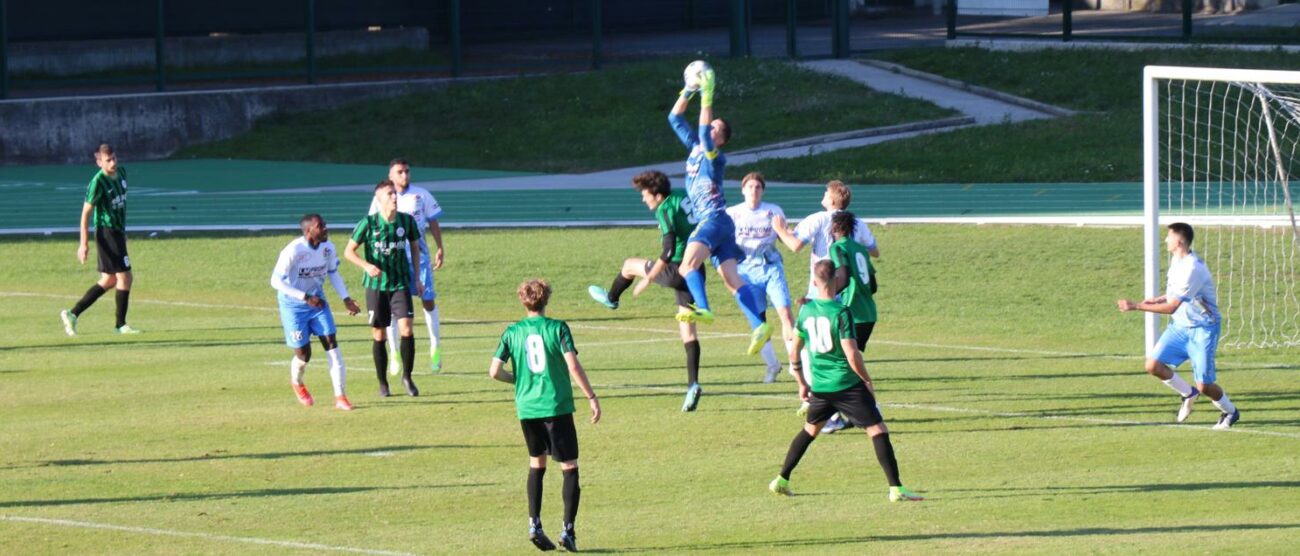Un'attacco del Vis Nova in area bergamasca sventata dal portiere Gherardi