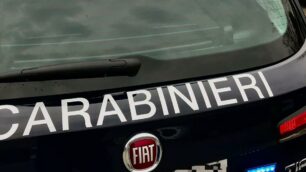 Un’auto dei carabinieri, intervenuti sul posto con personale del 118