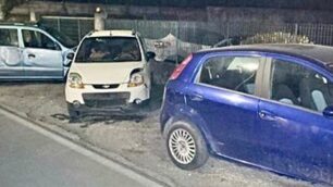 Le macchine coinvolte nell’incidente: due erano parcheggiate sul lato della strada
