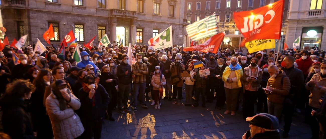 Presidio contro invasione russa della Ucraina venerdì 25 febbraio a Monza, in piazza Roma