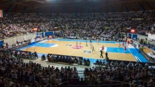 Una partita di basket al PalaBancoDesio