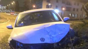 Incidente con l'auto nuova (foto Carabinieri)