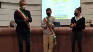 Mattia Dagostino (al centro) è il nuovo sindaco dei ragazzi