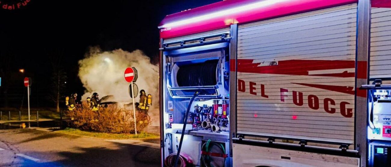 Incendio vettura Lissone (foto vigili del fuoco)