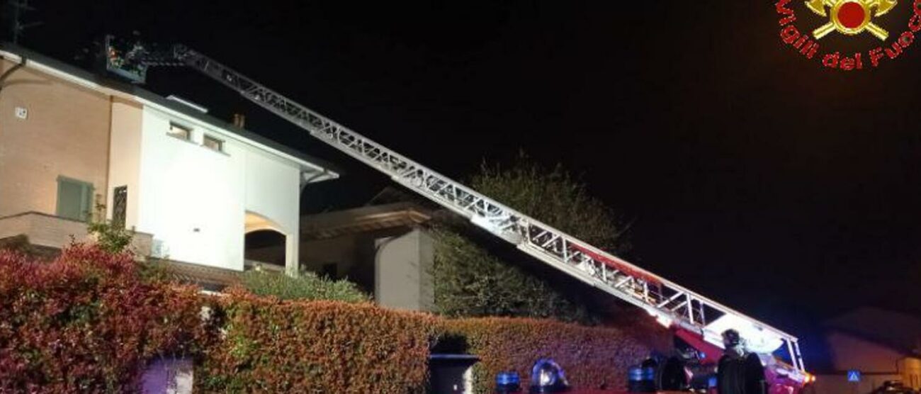 Incendio canna fumaria a Cesano (foto VvFf)