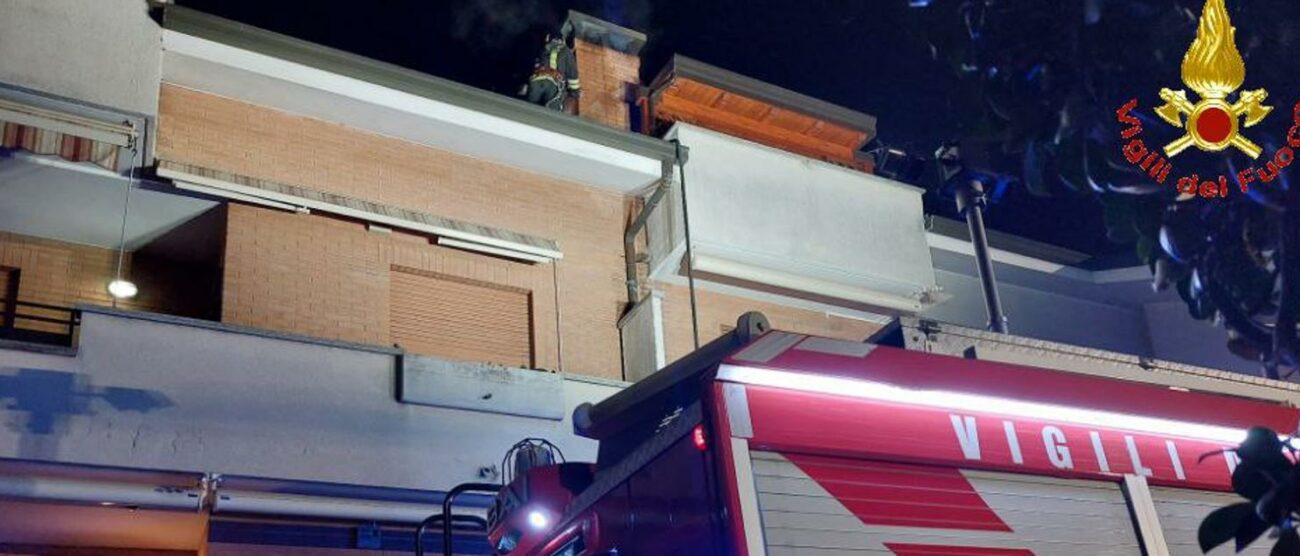 Incendio canna fumaria Limbiate (Foto VvFf)