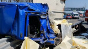 Incidente tra camion a Cavenago (foto VvFf)