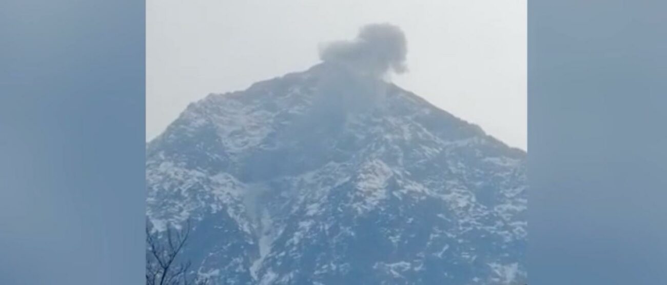 Il fumo dopo lo schianto del Jet sul Monte Legnone - immagine da video pubblicato da La Provincia di Lecco
