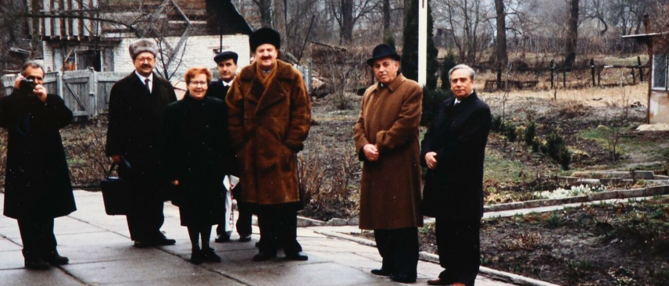 Una delegazione di brianzoli a Kiev nell'ottobre 1995 al centro il seregnese Franco Cajani alla sua destra Carlo Tremolada di Triuggio (foto Volonterio)