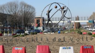 Monumento al volley in viale Stucchi