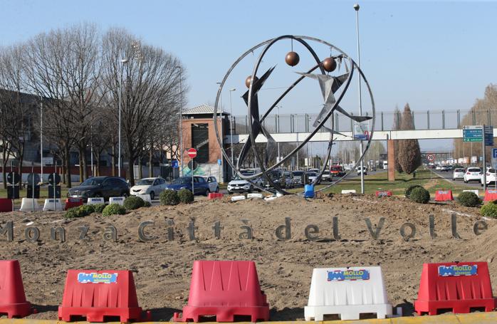 Monumento al volley in viale Stucchi