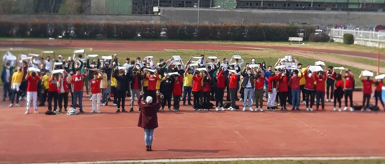 Flash mob degli studenti all’Hensemberger