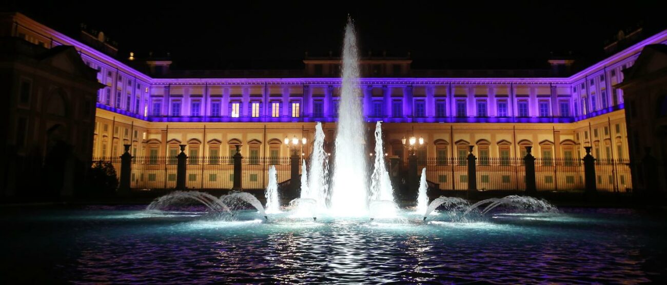 Colori della bandiera Ucraina sulla facciata di Villa reale