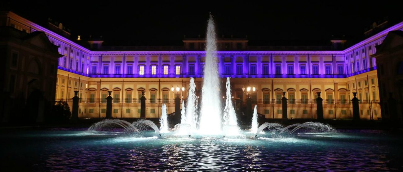 Colori della bandiera Ucraina sulla facciata di Villa reale