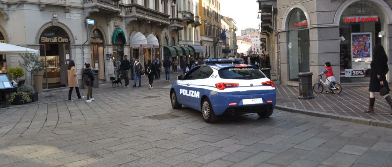 Una pattuglia della Polizia di Stato a Monza