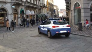 Una pattuglia della Polizia di Stato a Monza