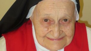 Suor Anna Maria del Sacro Cuore ha festeggiato i suoi 102 nel monastero delle Adoratrici Perpetue di Seregno ( foto Volonterio)