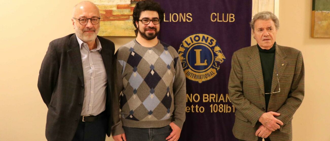 A sinistra Dino Pezzella, Alessandro Fumagalli e il presidente del Lions Seregno Brianza Ambrogio Dell'Orto