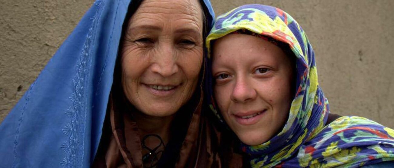 Silvia Redigolo con una donna Afgana