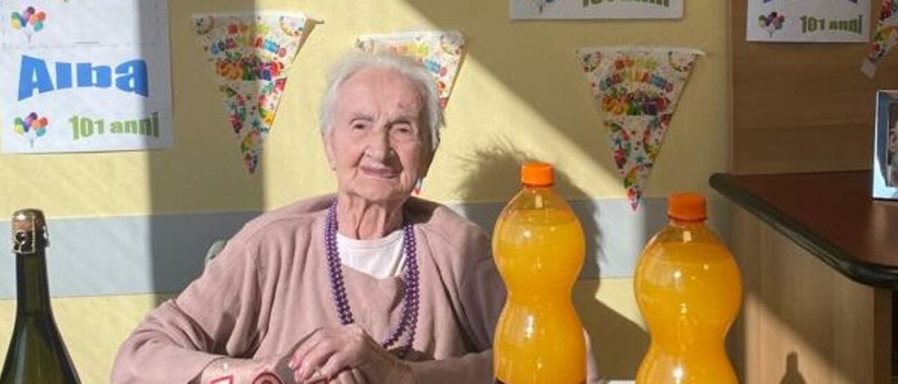 Alba Tagliabue ha festeggiato i 101 anni al centro Ronzoni-Villa (foto Voloonterio)