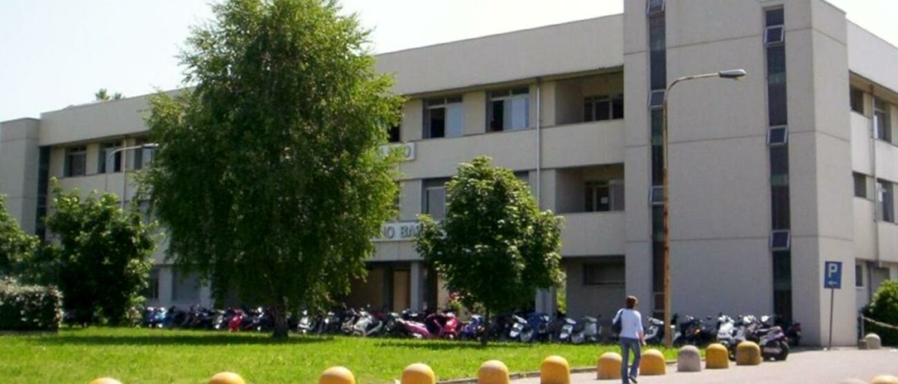 La sede degli istituti scolastici Bassi e Levi di via Briantina