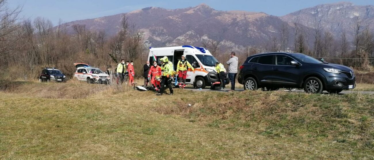 I soccorsi al ciclista seregnese