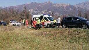 I soccorsi al ciclista seregnese