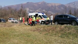 I soccorsi al ciclista seregnese