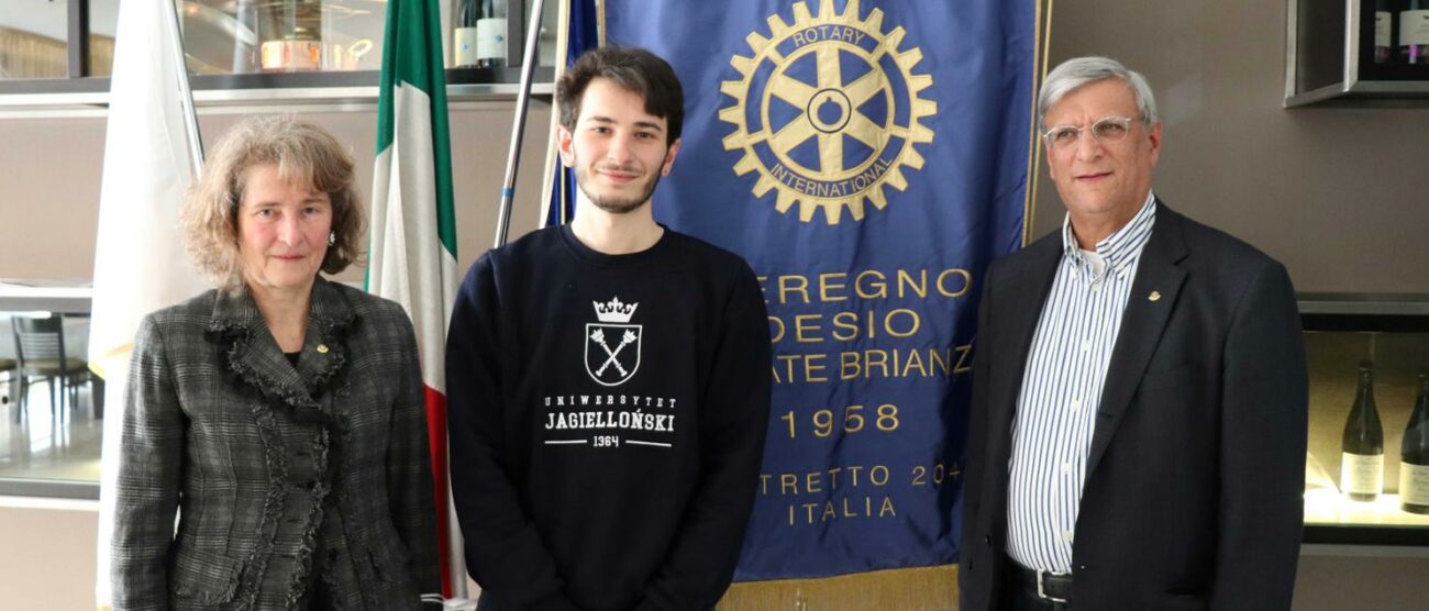 Matteo Redaelli con la mamma Cristina Motta e il presidente del Rotary Sedeca Gilberto Chiarell