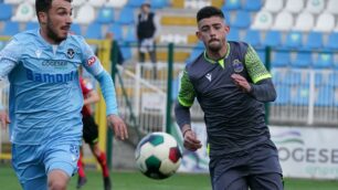 Sabino Signorile, a destra, in azione (foto Alessio Morgese e Luca Rossini-pagina di Facebook Seregno calcio)