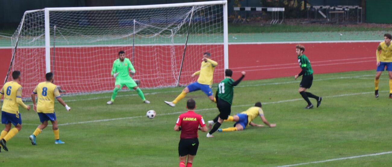 L'azione offensiva che ha prodotto il gol partita per il Vis Nova contro l'Arconatese