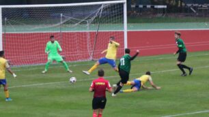 L'azione offensiva che ha prodotto il gol partita per il Vis Nova contro l'Arconatese