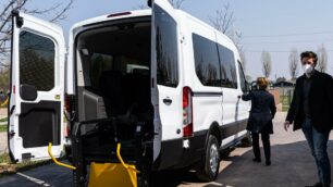 I due nuovi pullmini in dotazione al Cdd di Seregno