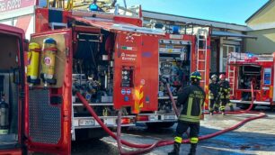 I vigili del fuoco a Carate