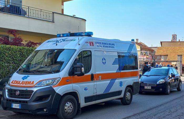 Ambulanza e carabinieri