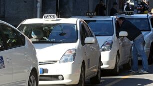 Monza Area Taxi piazza Carducci