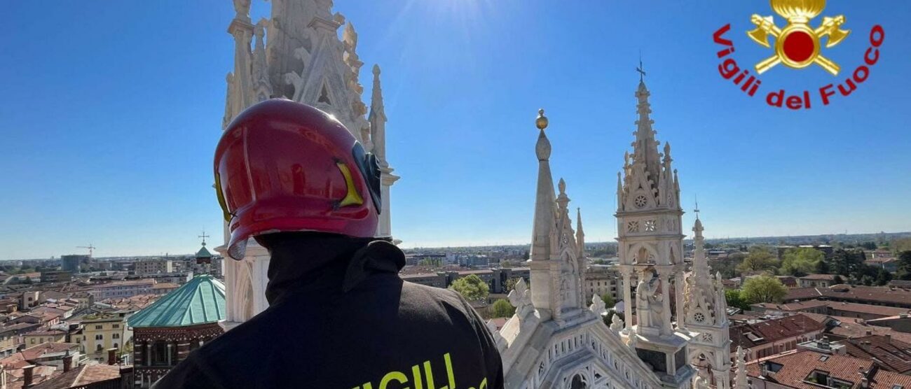 Vigili del Fuoco sicurezza tetto duomo domenica mattina - foto Vigili del fuoco