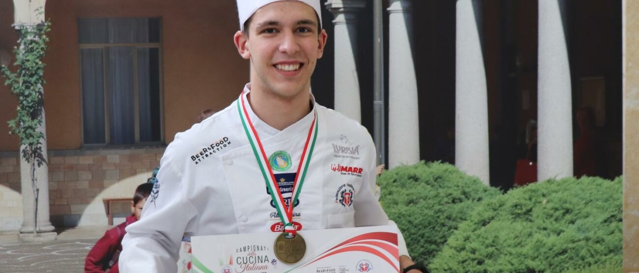 Luca Riva studente dell'alberghiero Ballerini terzo al concorso "miglior allievo d'Italia" a Rimini