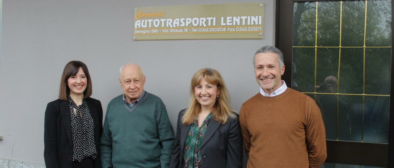 Da sinistra, Francesca, Biagio, Nicoletta e Marcello Lentini, all'ingresso della sede dell'attività di famiglia