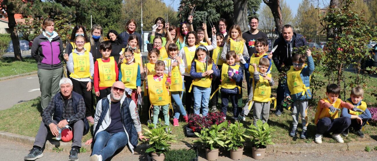 Il gruppo di alunni e genitori della Roadari con la dirigente Fiorella Mancuso