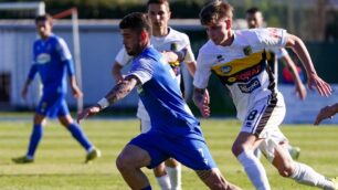 Un tentativo offensivo di Sabino Signorile (foto Alessio Morgese e Luca Rossini-pagina Facebook Seregno calcio)