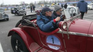 Preparativi prima della partenza della classica gara per auto d’epoca